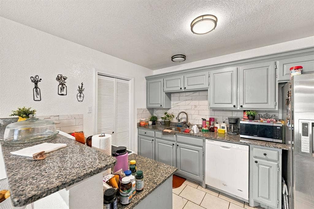1307 Berry Drive, Cleburne, TX 76033 1307 Berry Drive, Cleburne, TX 76033