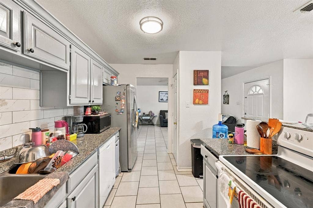 1307 Berry Drive, Cleburne, TX 76033 1307 Berry Drive, Cleburne, TX 76033