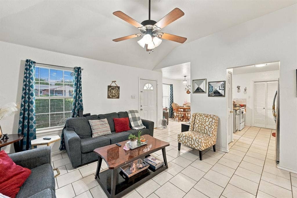 1307 Berry Drive, Cleburne, TX 76033 1307 Berry Drive, Cleburne, TX 76033