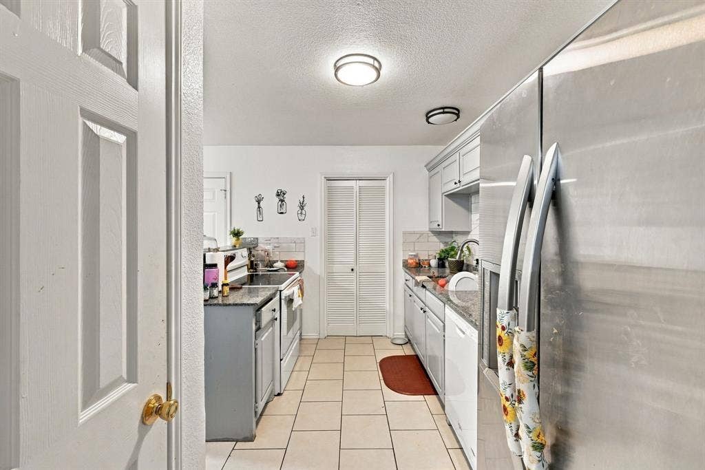 1307 Berry Drive, Cleburne, TX 76033 1307 Berry Drive, Cleburne, TX 76033