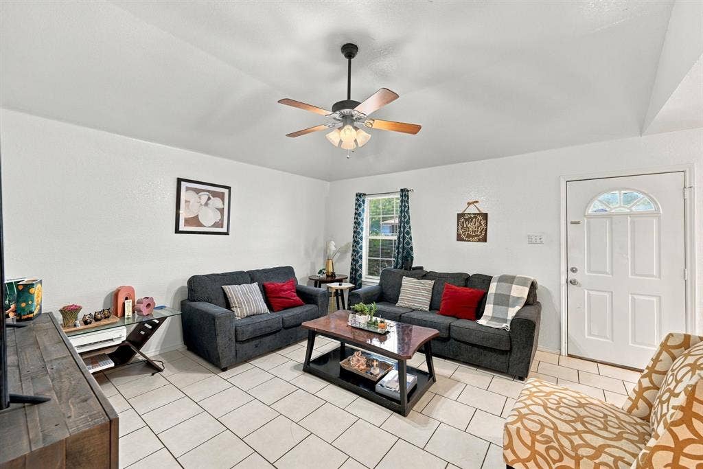 1307 Berry Drive, Cleburne, TX 76033 1307 Berry Drive, Cleburne, TX 76033