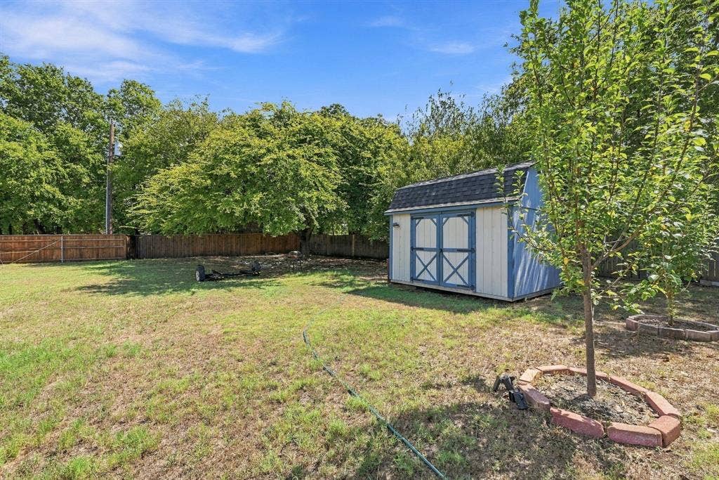 1307 Berry Drive, Cleburne, TX 76033 1307 Berry Drive, Cleburne, TX 76033