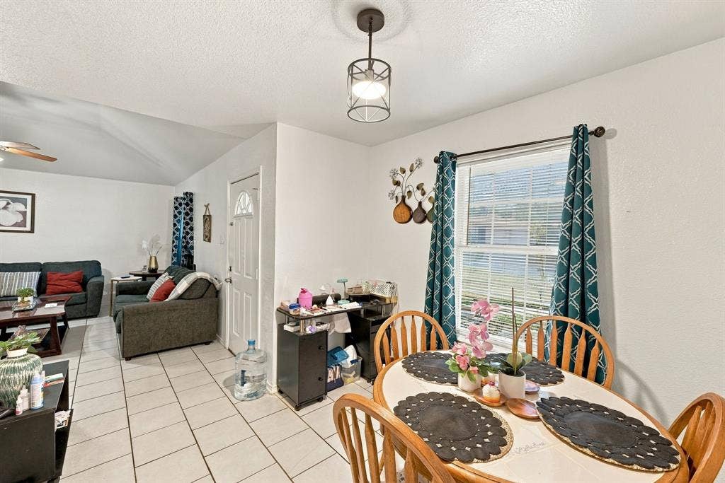 1307 Berry Drive, Cleburne, TX 76033 1307 Berry Drive, Cleburne, TX 76033