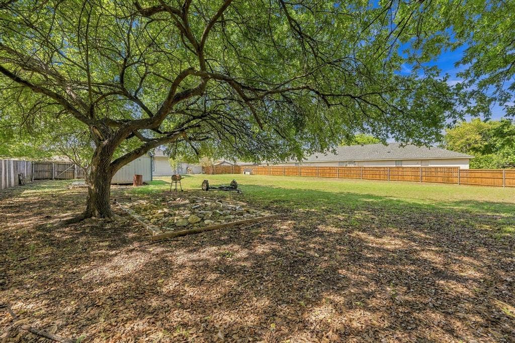 1307 Berry Drive, Cleburne, TX 76033 1307 Berry Drive, Cleburne, TX 76033