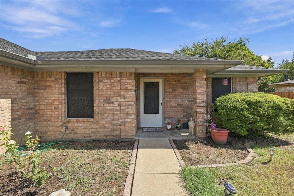 1307 Berry Drive, Cleburne, TX 76033 1307 Berry Drive, Cleburne, TX 76033
