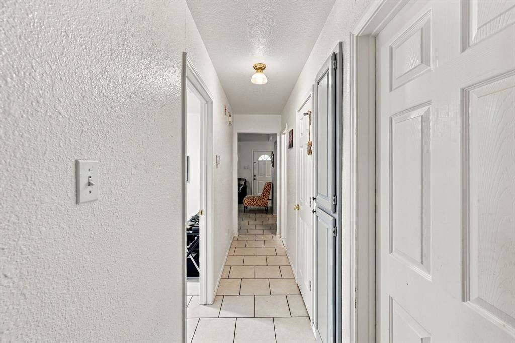 1307 Berry Drive, Cleburne, TX 76033 1307 Berry Drive, Cleburne, TX 76033