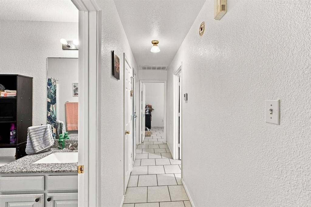 1307 Berry Drive, Cleburne, TX 76033 1307 Berry Drive, Cleburne, TX 76033