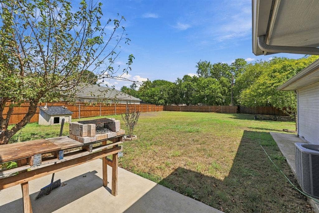 1307 Berry Drive, Cleburne, TX 76033 1307 Berry Drive, Cleburne, TX 76033