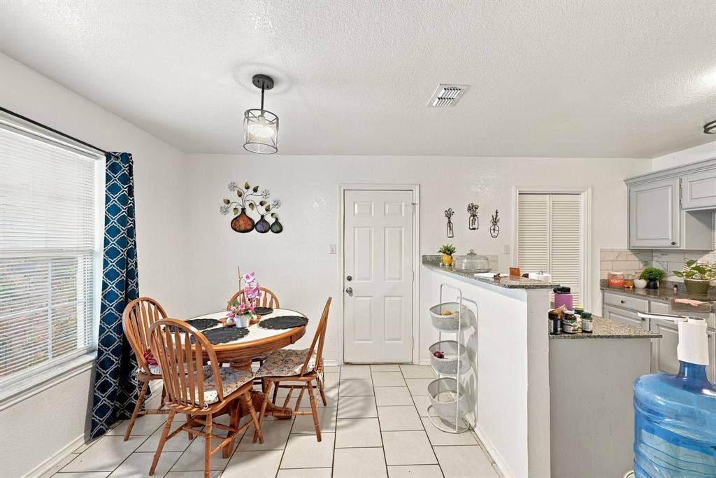 1307 Berry Drive, Cleburne, TX 76033 1307 Berry Drive, Cleburne, TX 76033