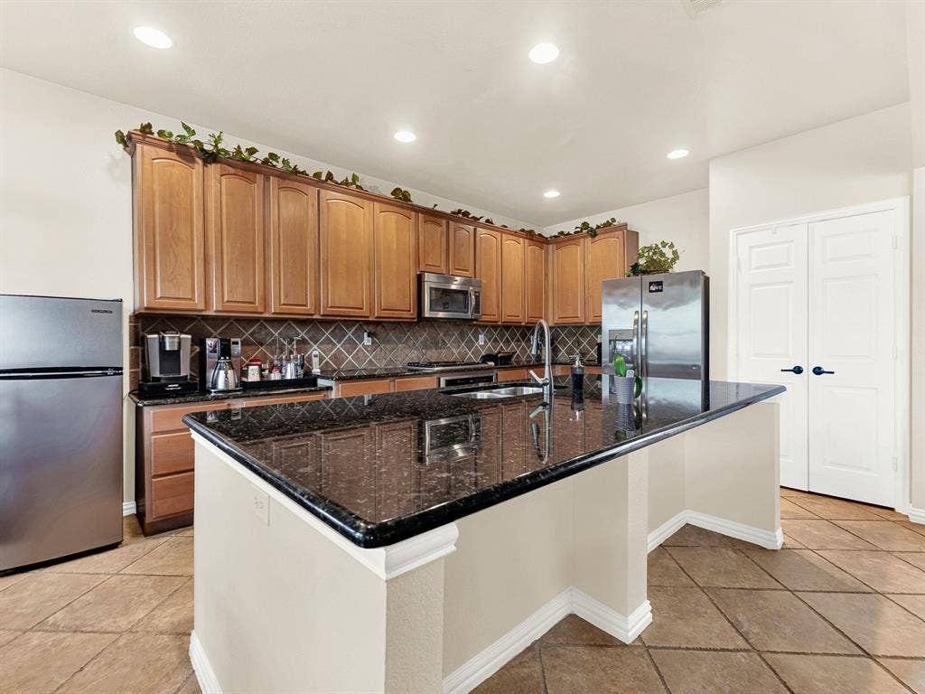 2328 Tawny Owl Road, Grand Prairie, TX 75052