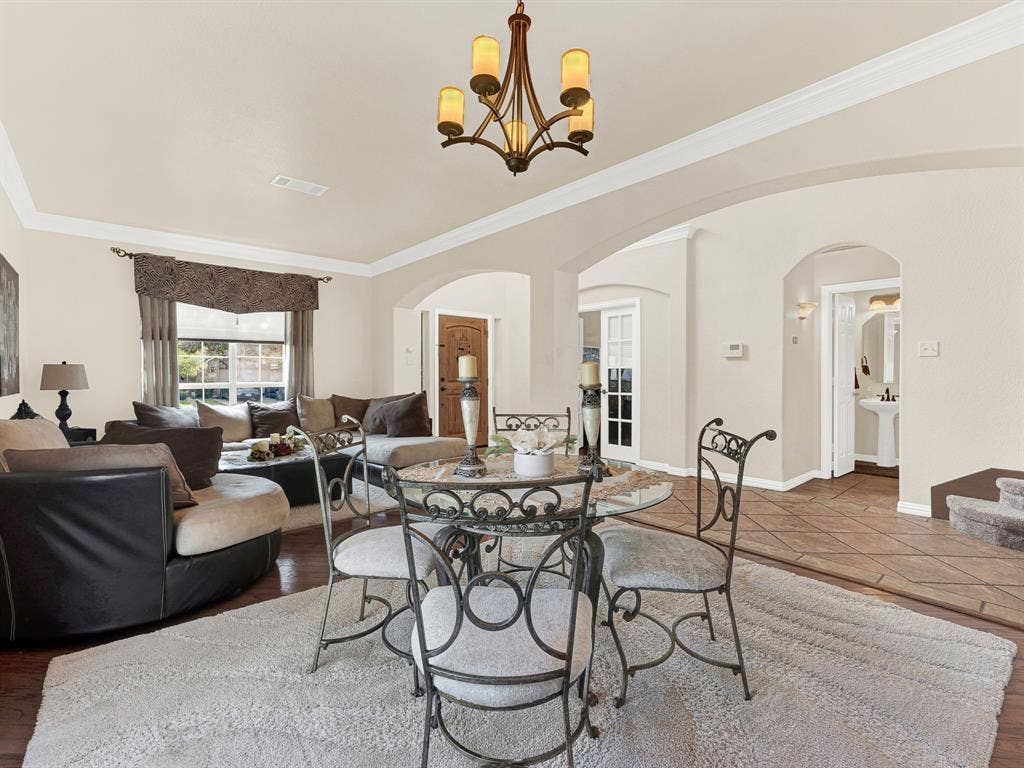 2328 Tawny Owl Road, Grand Prairie, TX 75052