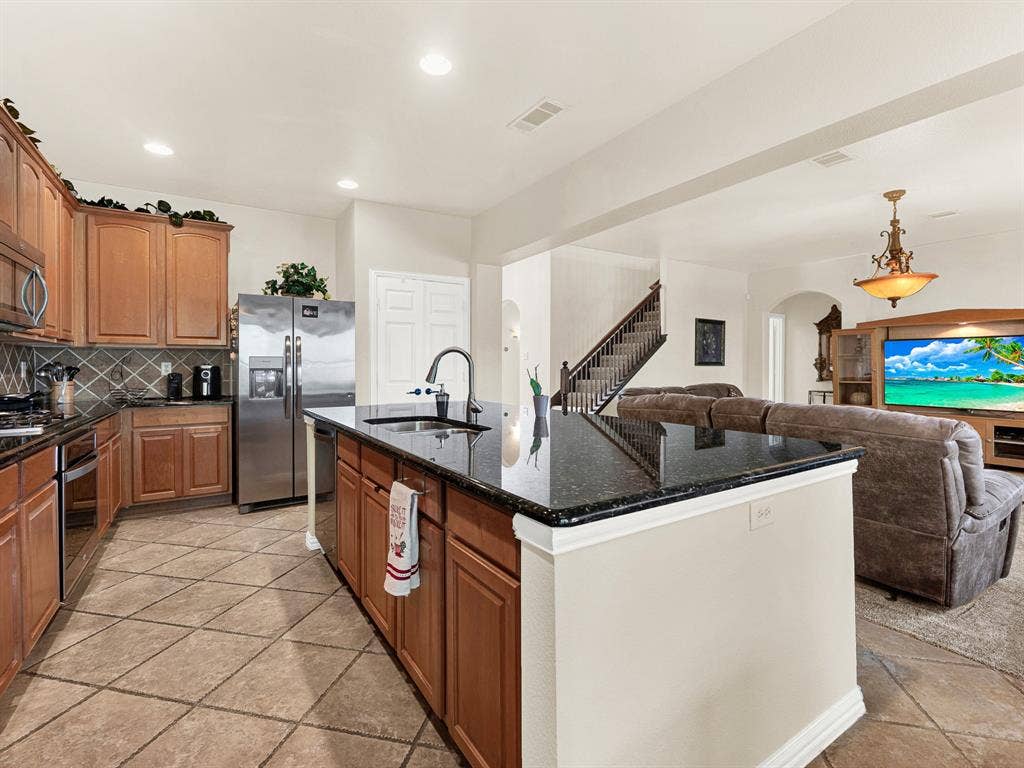 2328 Tawny Owl Road, Grand Prairie, TX 75052