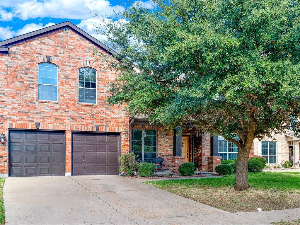 2328 Tawny Owl Road, Grand Prairie, TX 75052