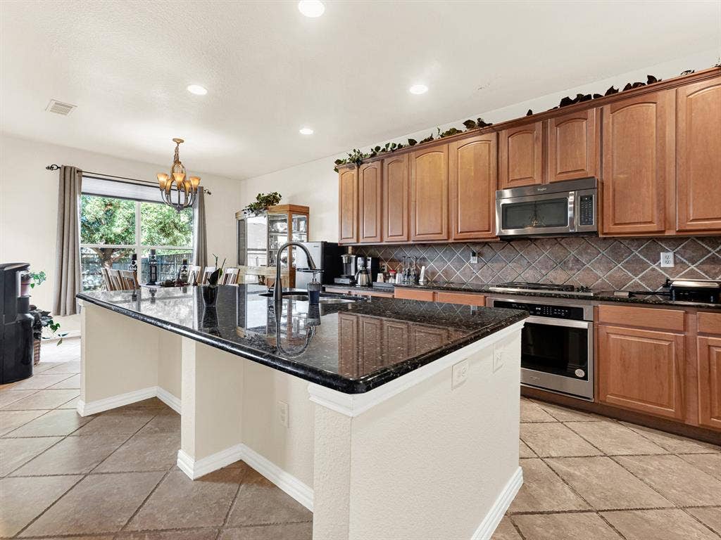 2328 Tawny Owl Road, Grand Prairie, TX 75052