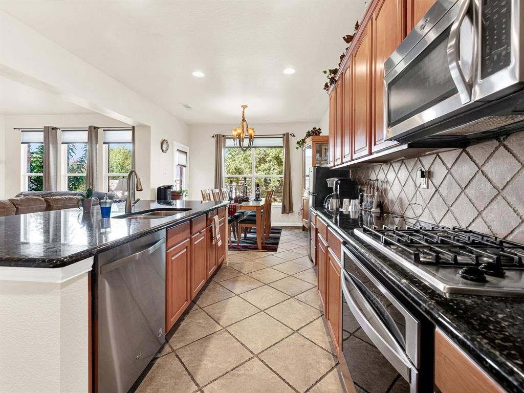 2328 Tawny Owl Road, Grand Prairie, TX 75052