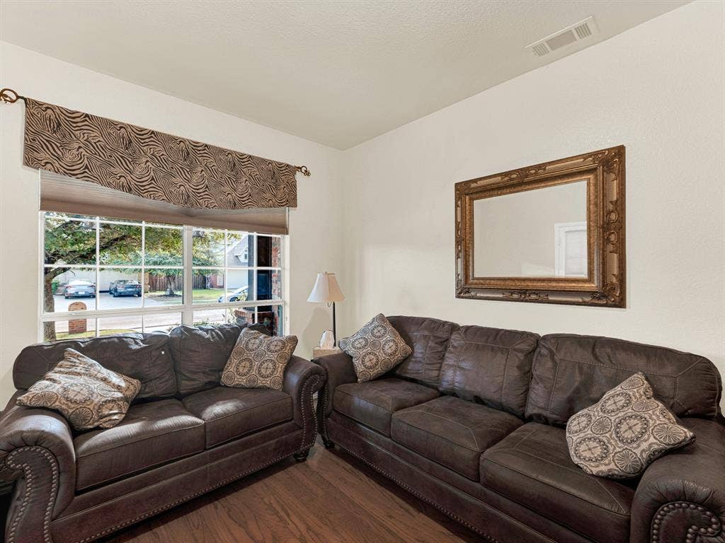 2328 Tawny Owl Road, Grand Prairie, TX 75052