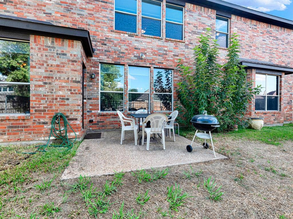 2328 Tawny Owl Road, Grand Prairie, TX 75052
