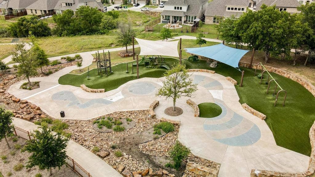 6417 Dolan Falls Drive, Northlake, TX 76226 Community splash pad and recreation area
