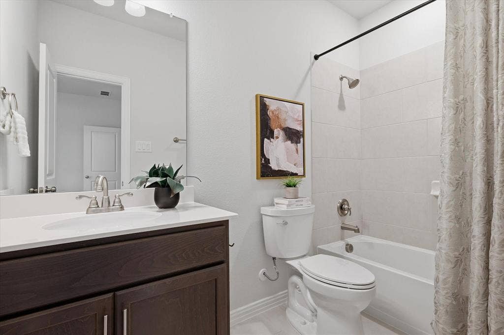 6417 Dolan Falls Drive, Northlake, TX 76226 guest bath ensuite