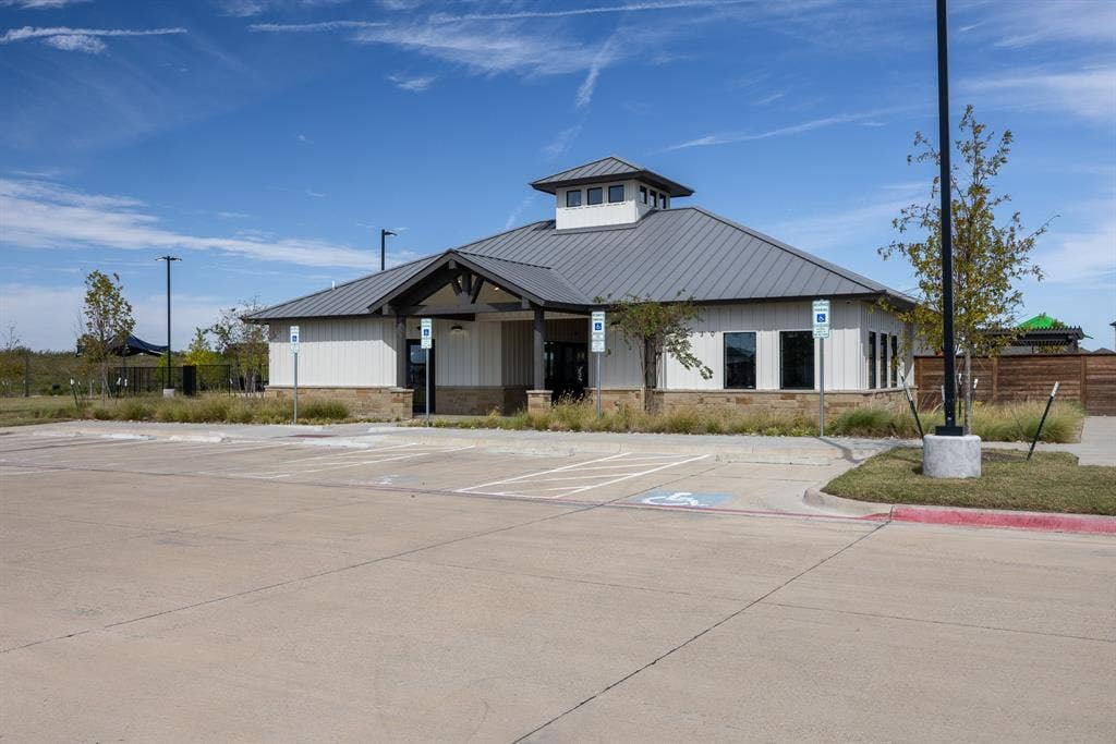 Community lubhouse