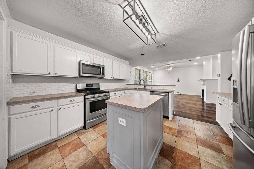 2215 Elm Falls Place, Mesquite, TX 75181