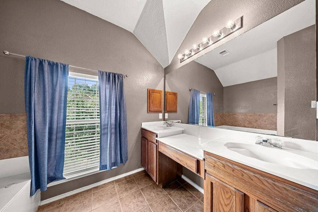 2215 Elm Falls Place, Mesquite, TX 75181