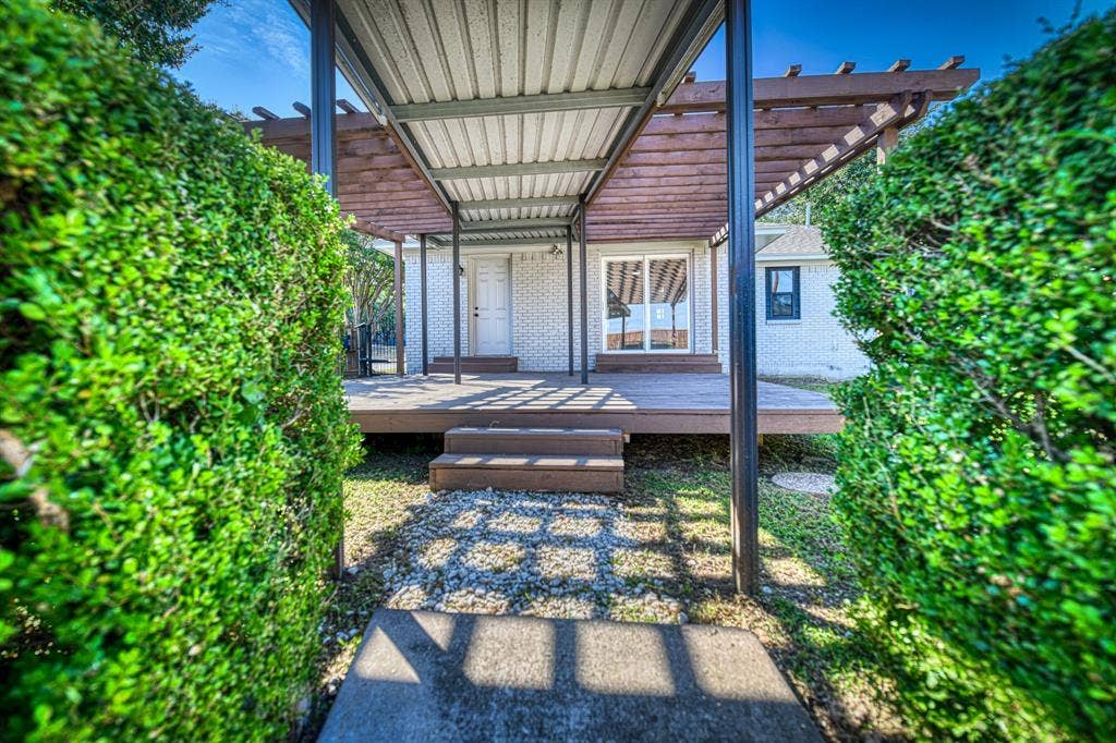 2305 Fenestra Drive, Dallas, TX 75228