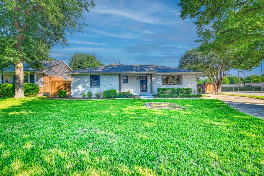 Property photo for 2305 Fenestra Drive, Dallas, TX
