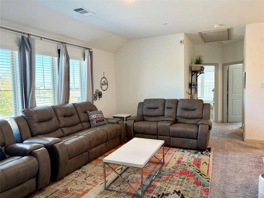 9096 Phoebe Road, Frisco, TX 75035 Vaulted ceilings, expansive windows with horizontal blinds, and neutral wall color