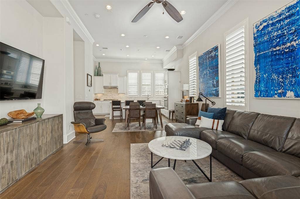 617 Dalton Lane, Irving, TX 75039