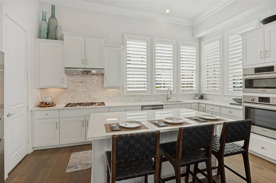 Property photo for 617 Dalton Lane, Irving, TX