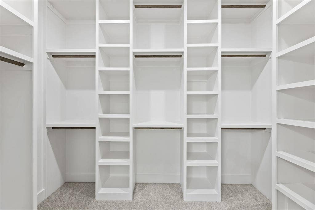 Walk in closet featuring carpet floors