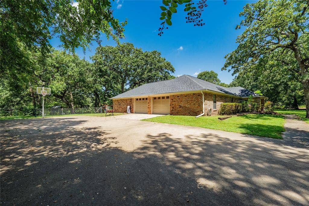5 Linden Lane, Athens, TX 75751 5 Linden Lane, Athens, TX 75751