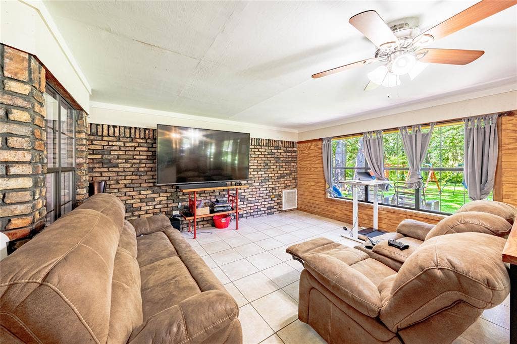 5 Linden Lane, Athens, TX 75751 All year seasonal room