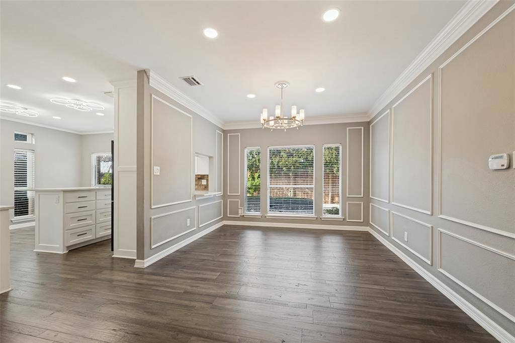 Imagining holidays in this dining room.