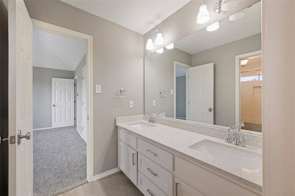 Serving 2 bedrooms, this Hollywood bath with double sinks and a private wet area is sure to please.
