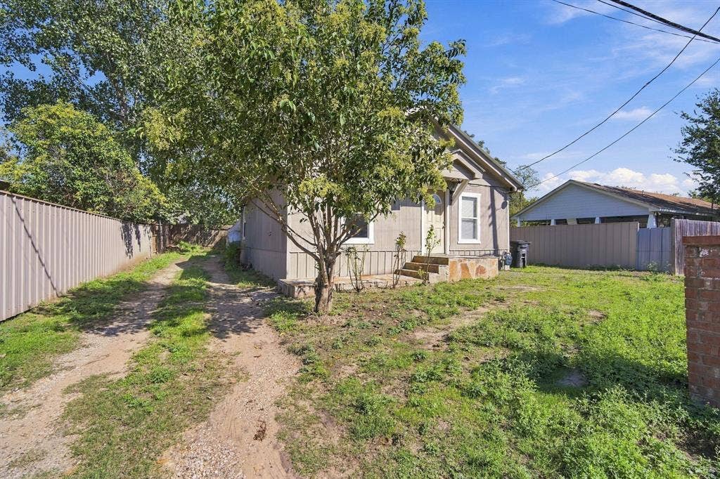 405 N Atlantic Street, #407, Cleburne, TX 76031