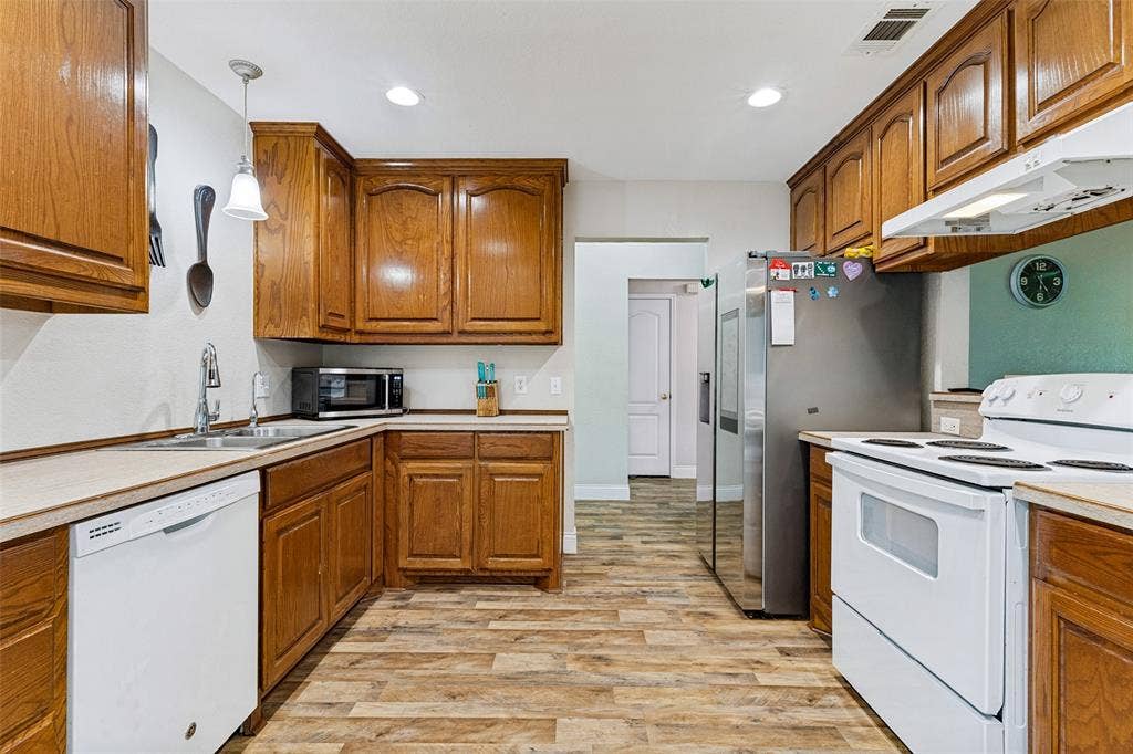 8525 County Road 528, Burleson, TX 76028