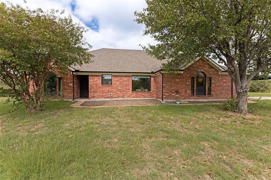 Property photo for 8525 County Road 528, Burleson, TX
