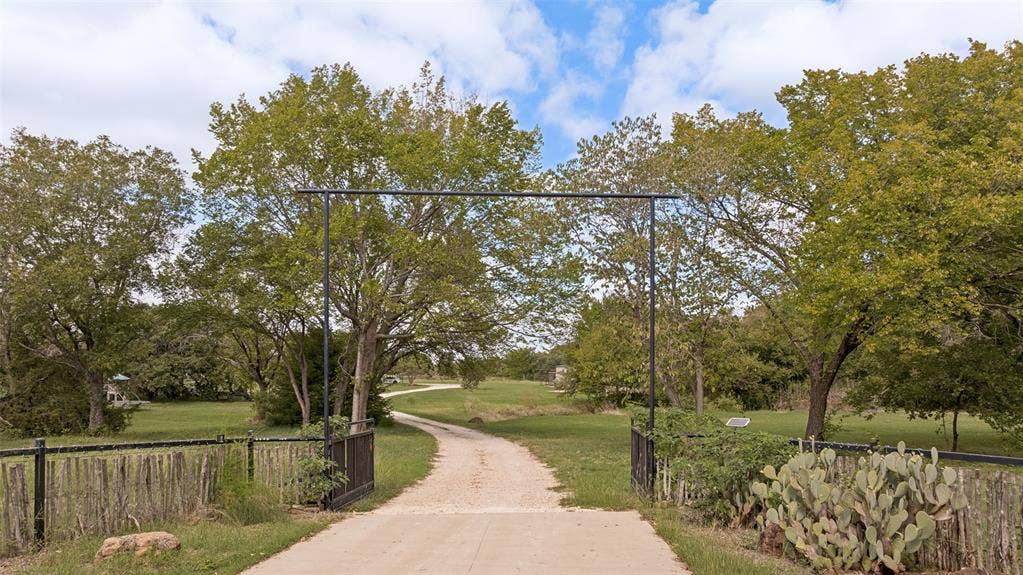8525 County Road 528, Burleson, TX 76028