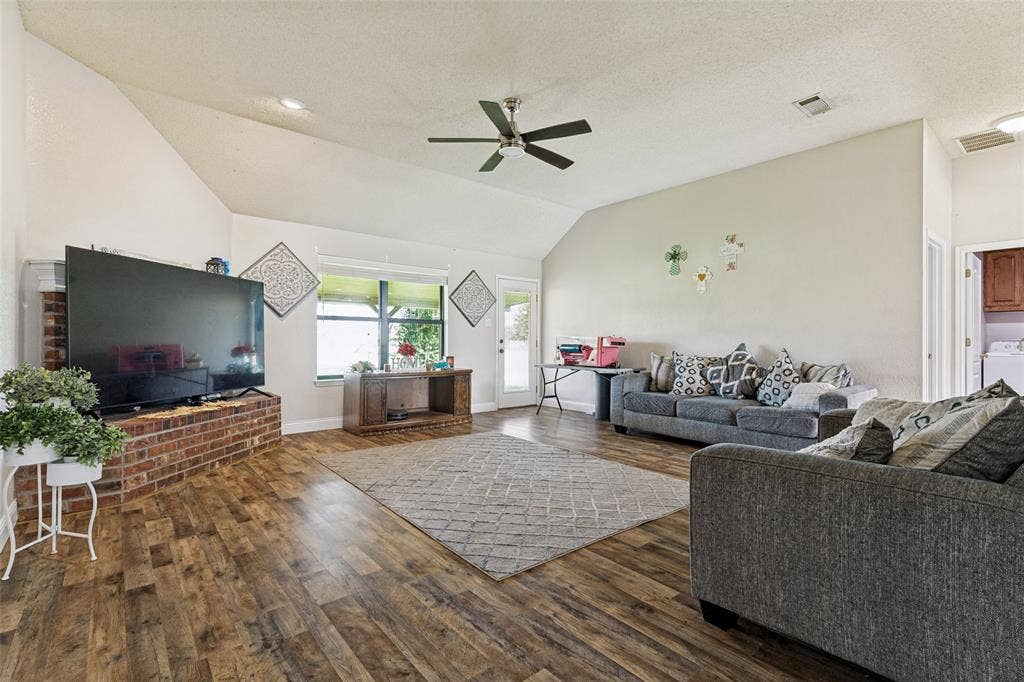 8525 County Road 528, Burleson, TX 76028