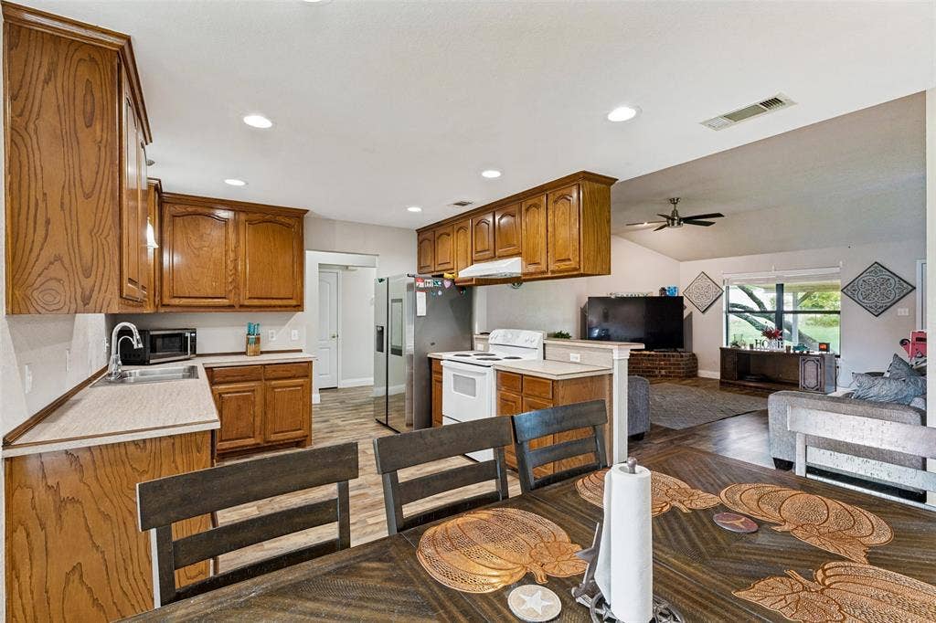 8525 County Road 528, Burleson, TX 76028