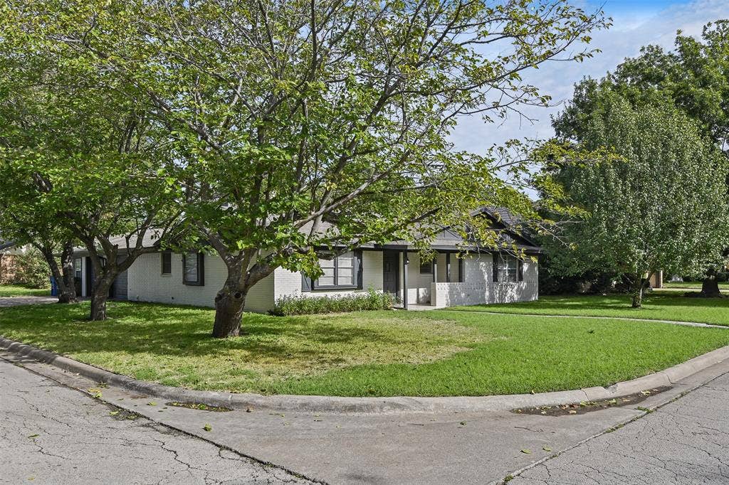 116 San Jacinto Street, Waxahachie, TX 75165 116 San Jacinto Street, Waxahachie, TX 75165
