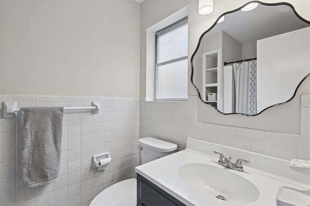 116 San Jacinto Street, Waxahachie, TX 75165 Primary Ensuite Bath