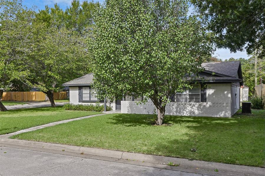 Property photo for 116 San Jacinto Street, Waxahachie, TX
