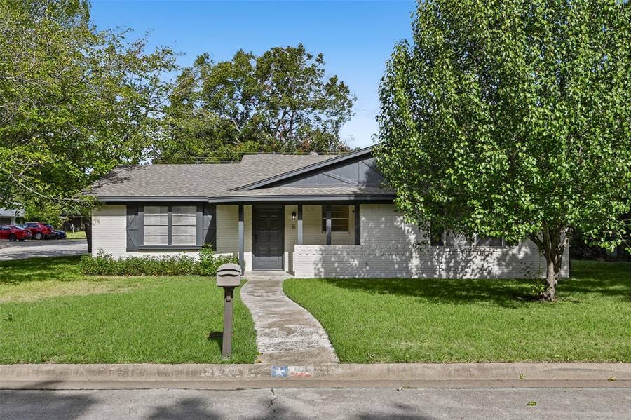Property photo for 116 San Jacinto Street, Waxahachie, TX