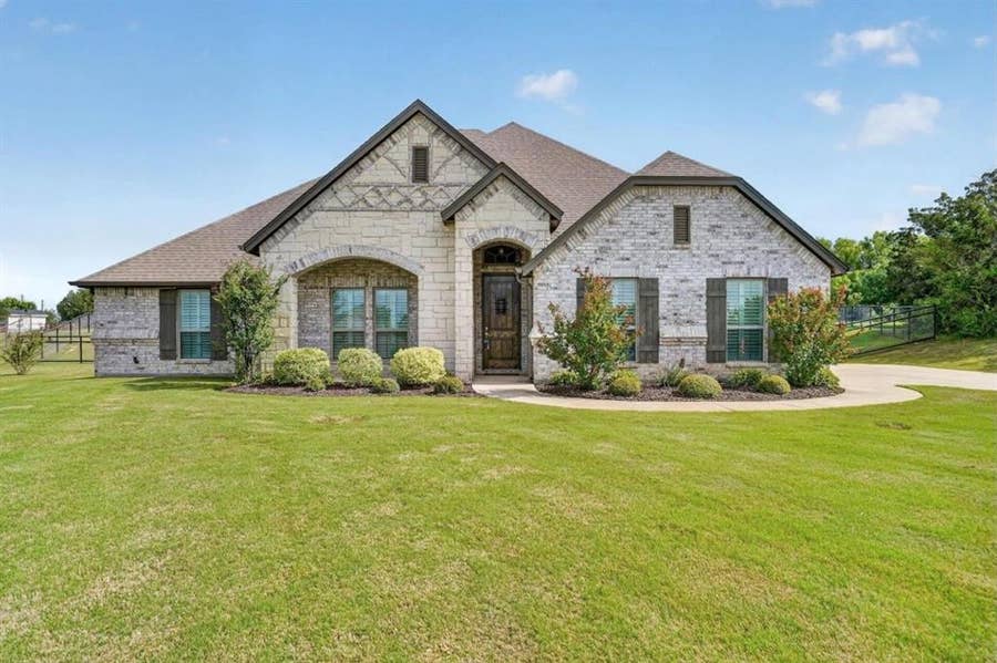 Property photo for 1019 Merriam Court, Weatherford, TX