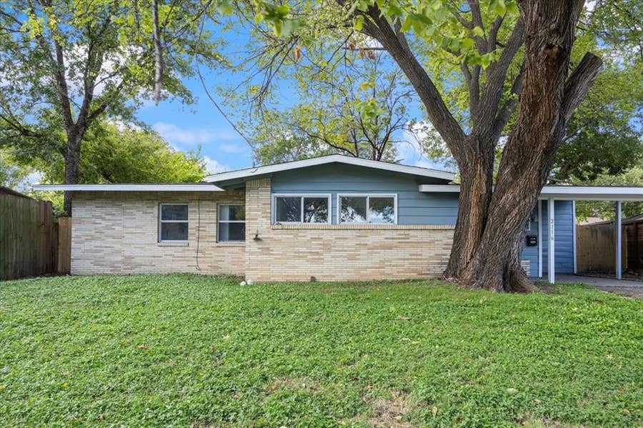 Property photo for 2116 Marilyn Lane, Arlington, TX