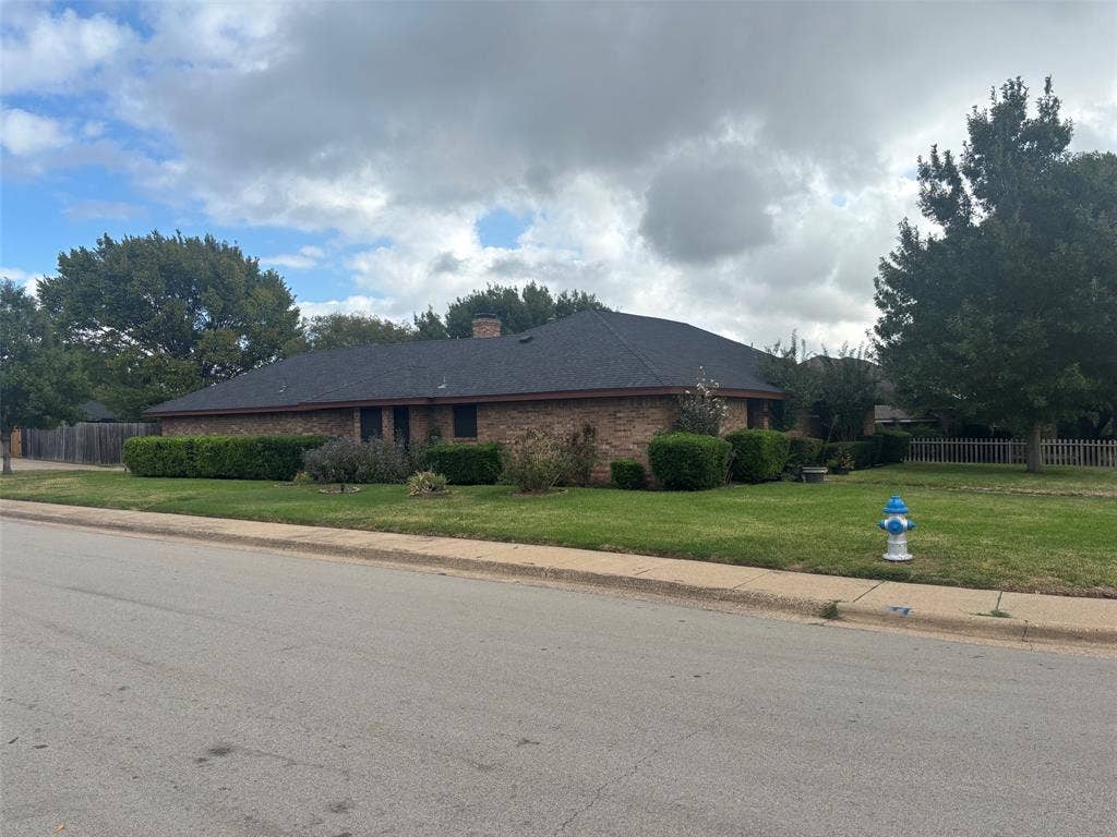 1335 Briarmeade Drive, Duncanville, TX 75137 Corner Lot