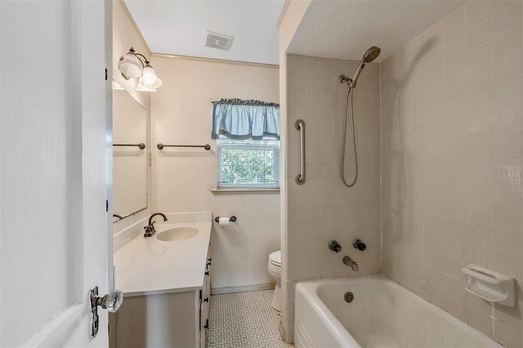 465 Southview Drive, Lucas, TX 75002 465 Southview Drive, Lucas, TX 75002